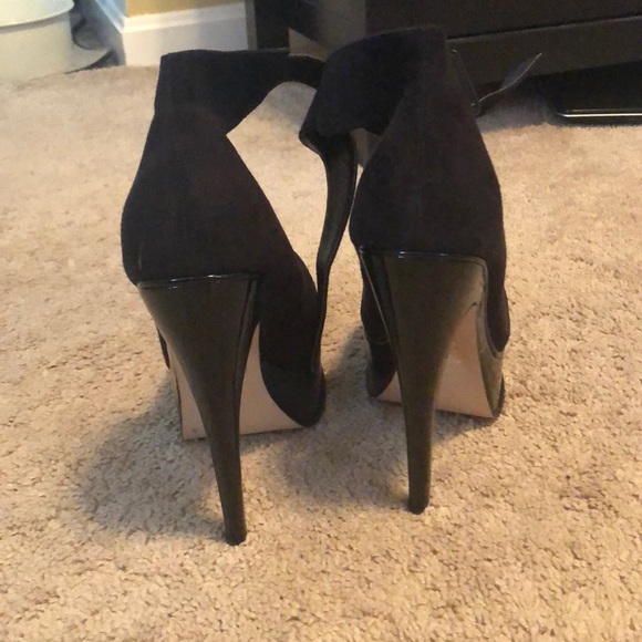 Heels - Picture 3 of 4